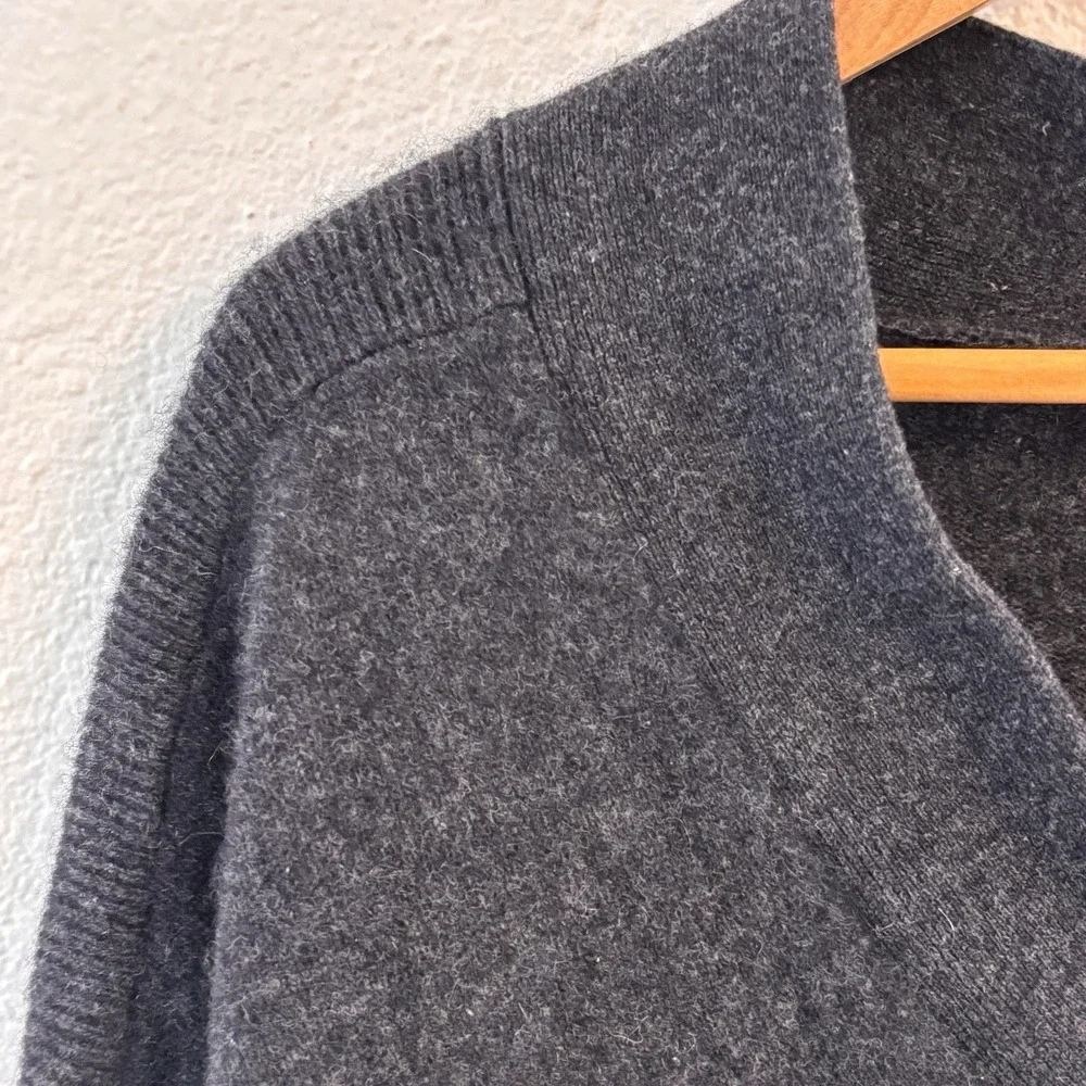 Halogen Gray‎ Cashmere Sweater Womens M Old Money V Neck Preppy Quiet Luxury
